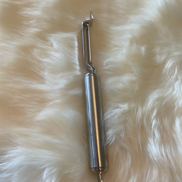 Rosle Stainless Steel Swivel Peeler & Tag Flour Sak towel - Picture 4 of 6